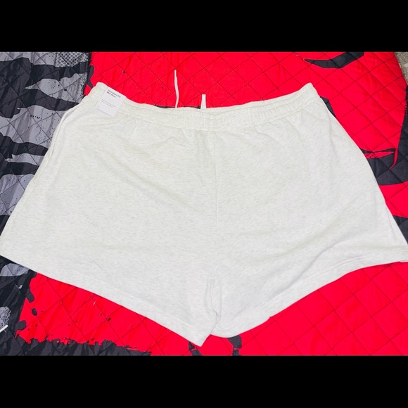 NWT- Nike Women's Sportwear Fleece Shorts Standard Fit Mid- Rise Sz 3X - Picture 5 of 6